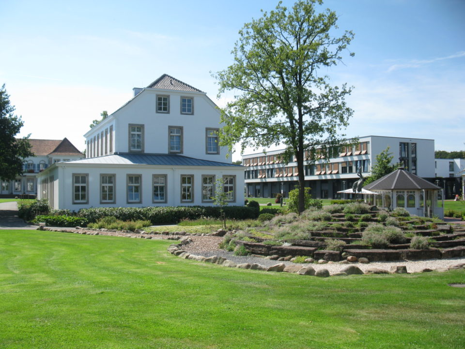 Klinikgebäude Bad Bentheim mit Pavillon