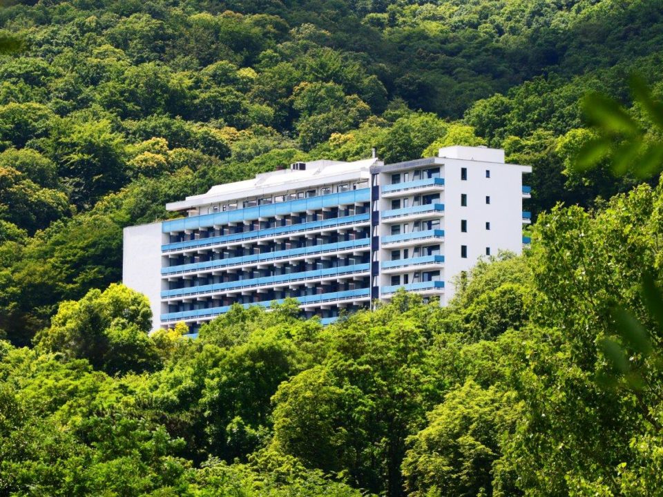 Gebäudeansicht der Klinik Nahetal in Bad Kreuznach